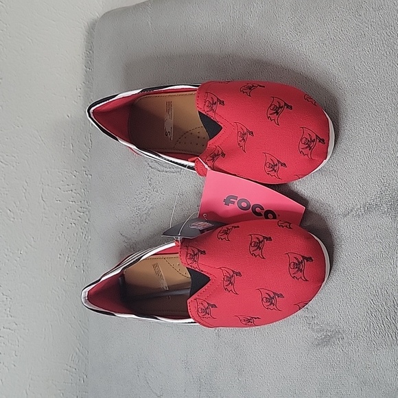 FOCO Women's Tampa Bay Buccanee Slip On Canvas Shoes - Picture 2 of 4